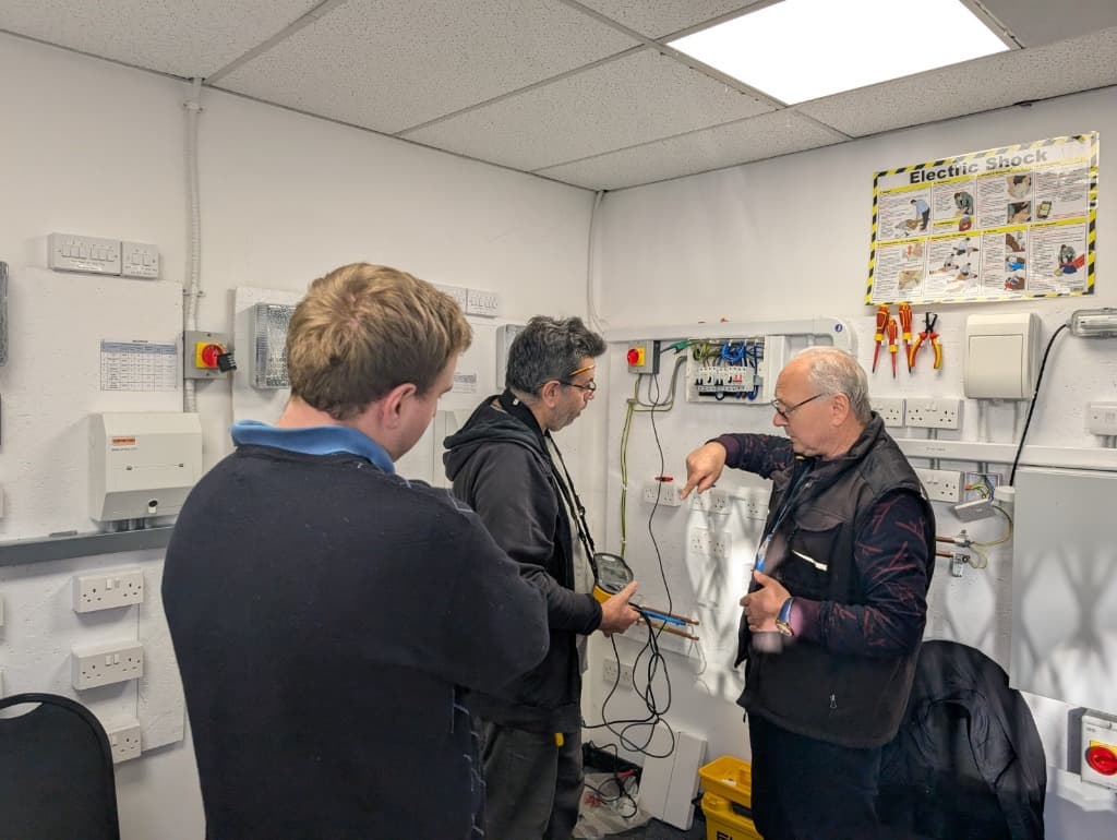 Experienced Worker Electrical Route