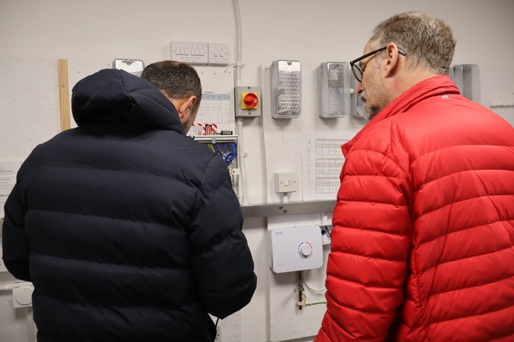 Experienced Worker Electrical Route